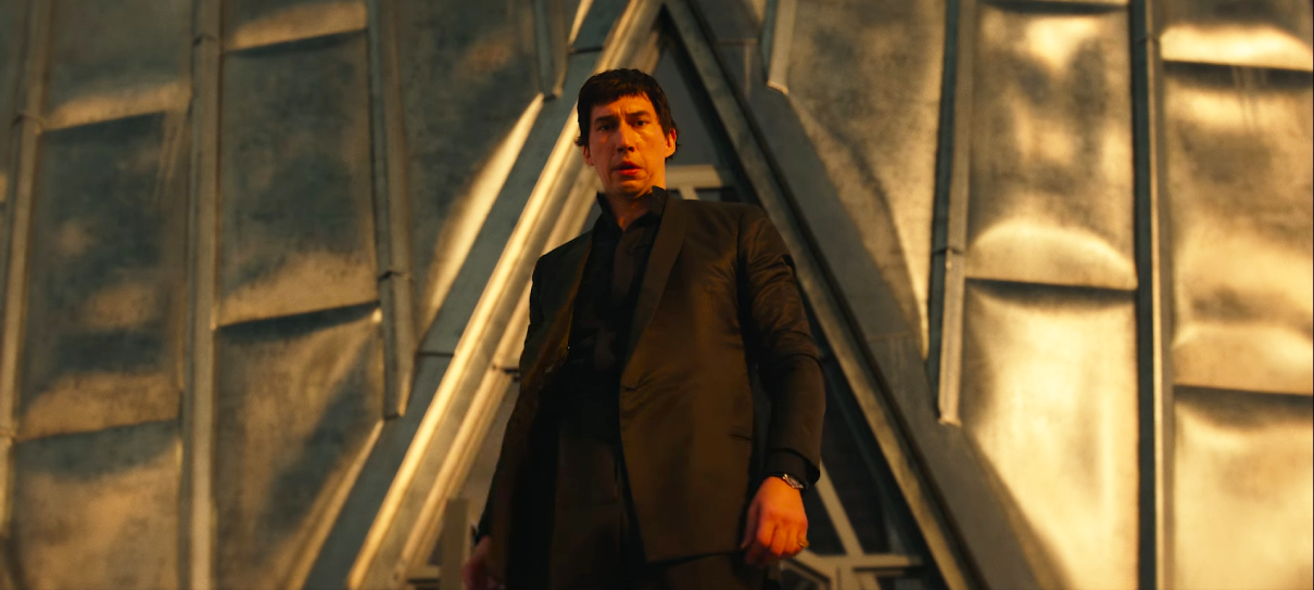 Adam Driver brinca com perigo e tempo em teaser de Megalopolis