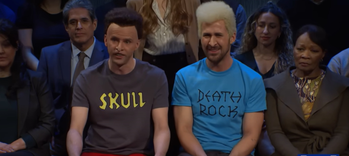 Ryan Gosling e Mikey Day se vestem de Beavis e Butt-head em evento