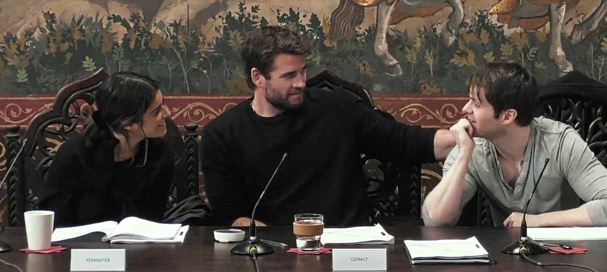 Atriz de The Witcher pede para fãs darem chance a Liam Hemsworth