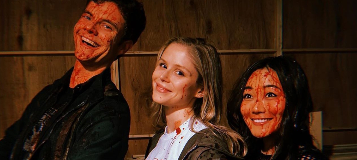 Elenco de The Boys aparece ensanguentado e sorridente em foto