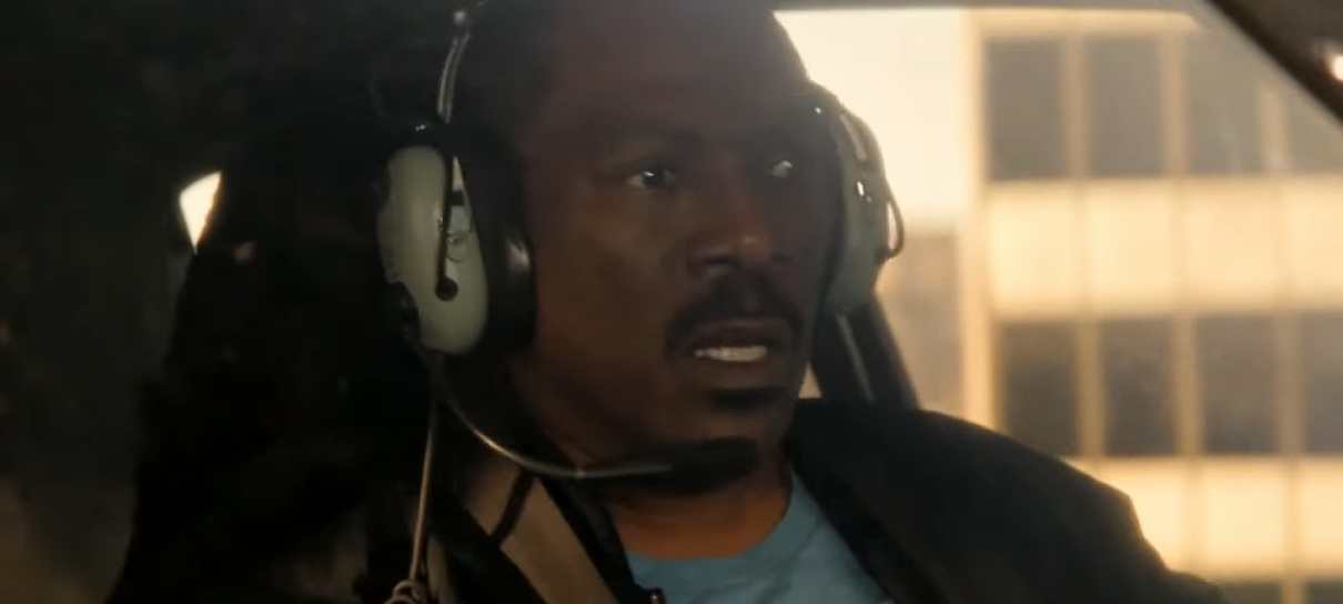 Eddie Murphy rouba helicóptero em cena de Um Tira da Pesada 4