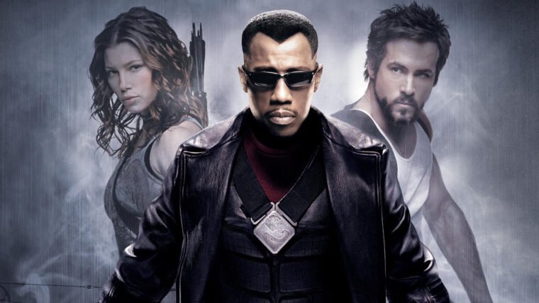 Foto de Blade Trinity com Wesley Snipes ao centro e Jessica Biel e Ryan Reynolds ao fundo (New Line Cinema/Reprodução)