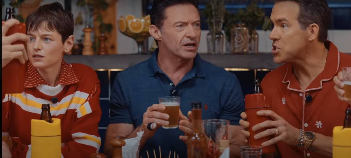 Deadpool & Wolverine curtem coxinha, birita e futebol em vídeo de vinda ao Brasil