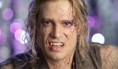Lestat é astro do rock em novo trailer de Entrevista com o Vampiro