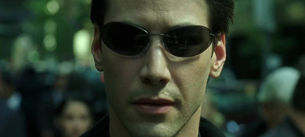 Keanu Reeves chora ao relembrar os 25 anos de Matrix