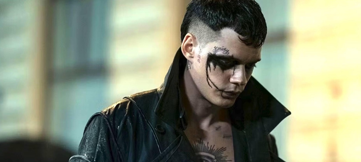 Novo pôster de O Corvo destaca Bill Skarsgård como Eric