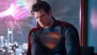 Superman faz acrobacias em fotos do set do novo filme