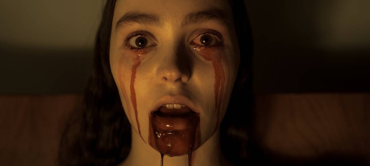 Lily-Rose Depp sangra em foto sinistra do novo Nosferatu