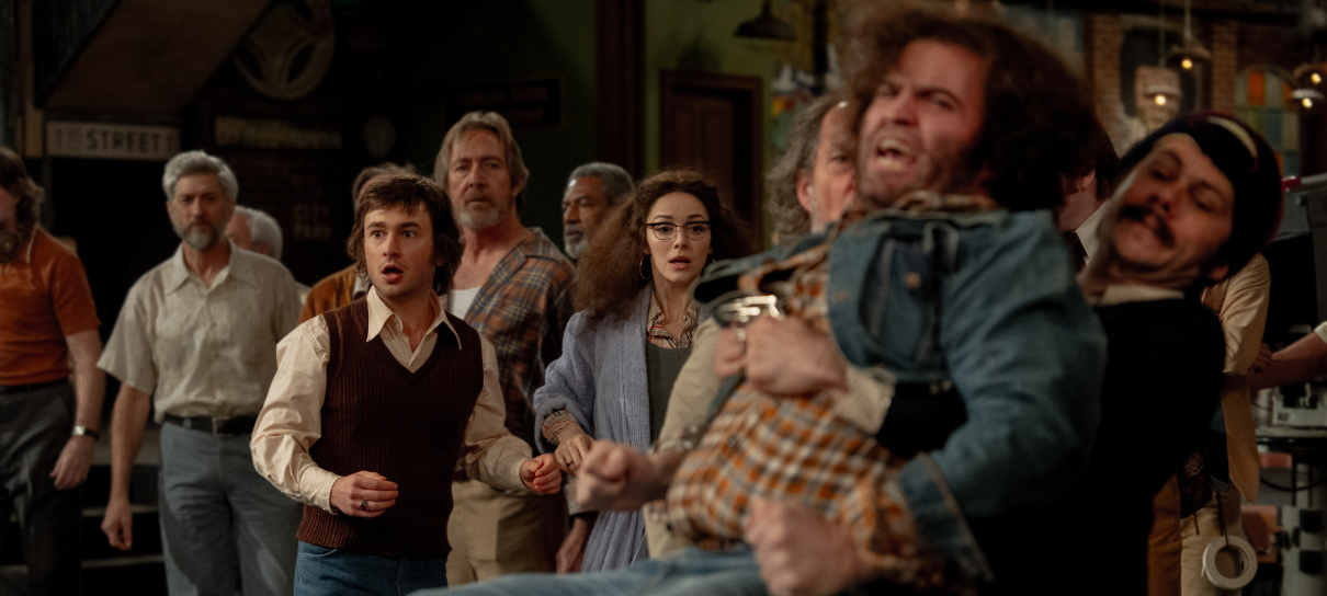 Filme de Saturday Night Live ganha trailer com caos nos bastidores