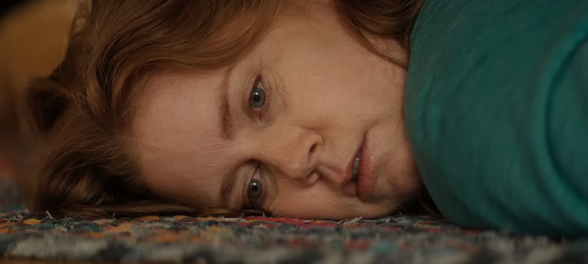 Filme estrelado por Amy Adams ganha trailer com transformação inusitada
