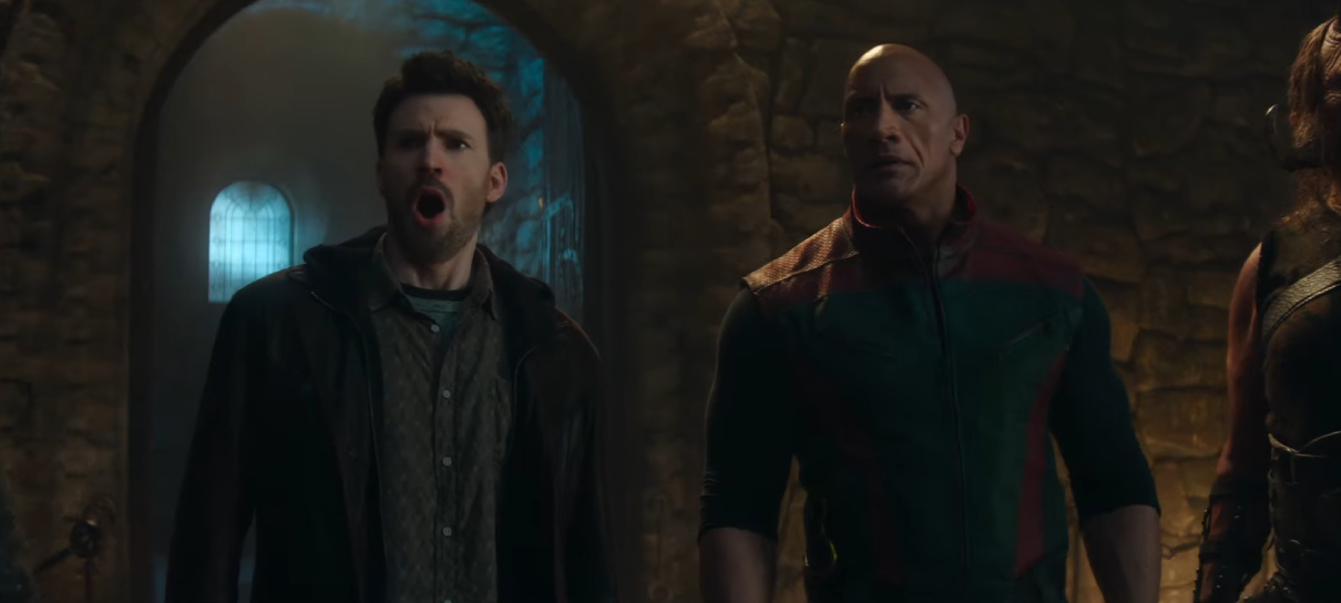 Chris Evans e The Rock buscam Papai Noel em trailer de Operação Natal