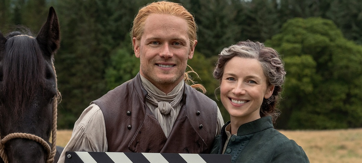 Elenco se despede de Outlander no último dia de gravações