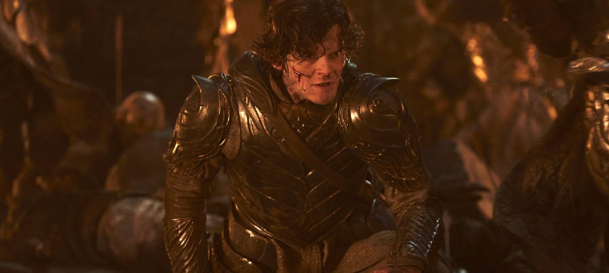 Elrond de Anéis de Poder explica cena inusitada de episódio da série
