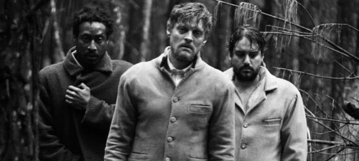Elenco e equipe de A Própria Carne comemoram fim das gravações do filme