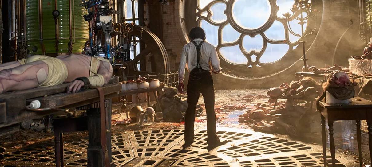 Frankenstein de Guillermo del Toro ganha foto sinistra pela Netflix