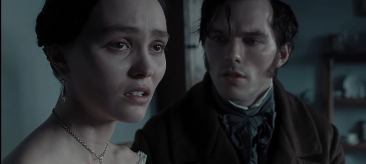 Nosferatu deixa Lily-Rose Depp fascinada por vampiro em cena tensa