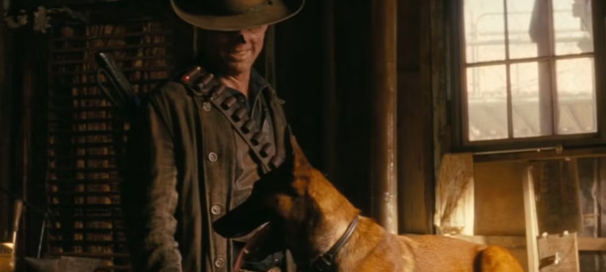 Fallout: vídeo do set da 2ª temporada traz Ghoul, Lucy e doguinho