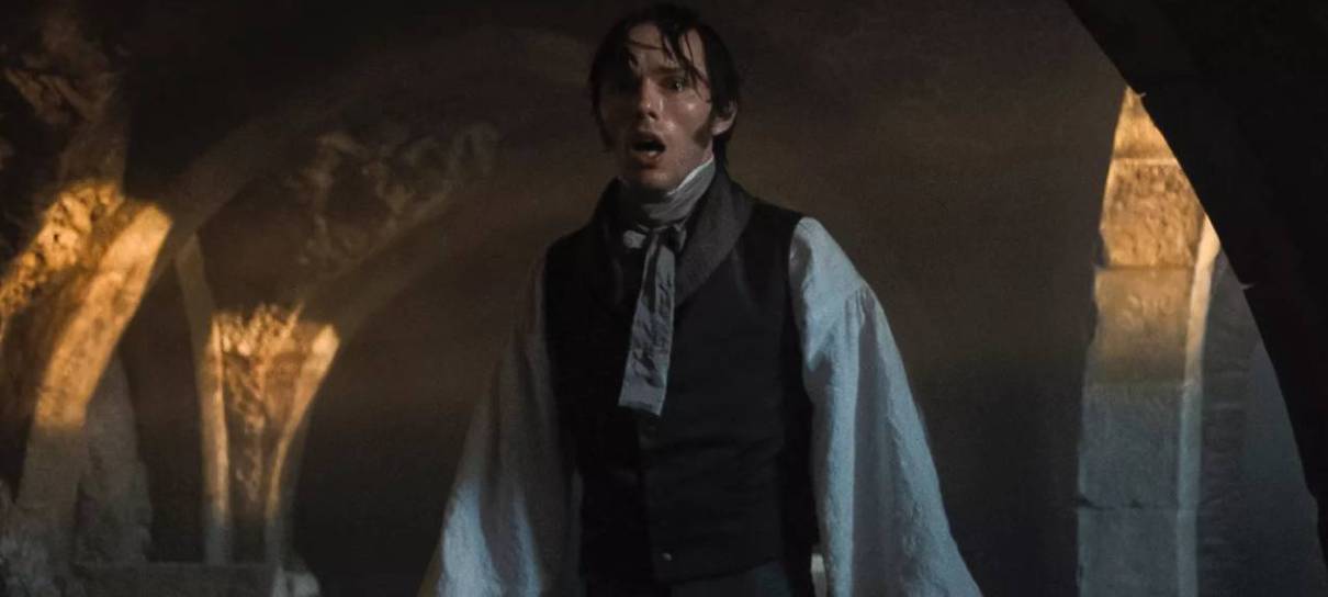 Nicholas Hoult guardou o pênis do Nosferatu de Bill Skarsgard