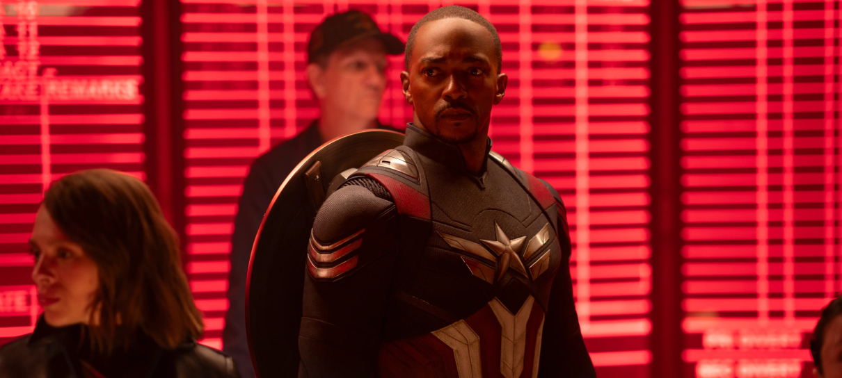 Capitão América aparece preocupado em foto de Admirável Mundo Novo