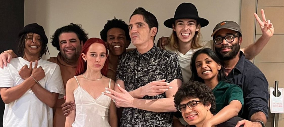 Elenco de One Piece se reúne em foto com atriz de Miss Goldenweek