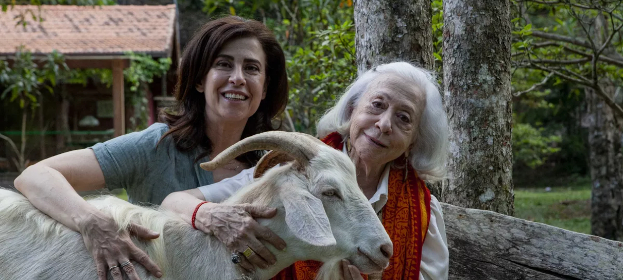 Fernanda Montenegro festeja vitória de Fernanda Torres no Globo de Ouro