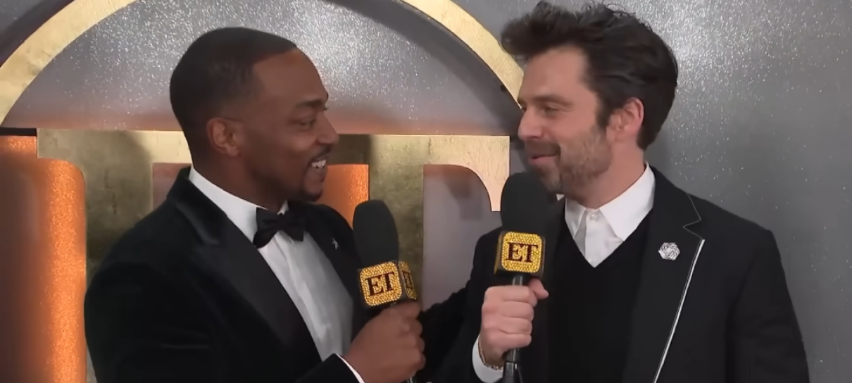 Globo de Ouro: Anthony Mackie invade entrevista para parabenizar Sebastian Stan