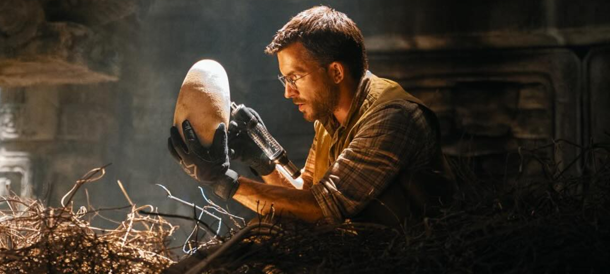 Novo Jurassic World revela foto inédita com ovo de dinossauro