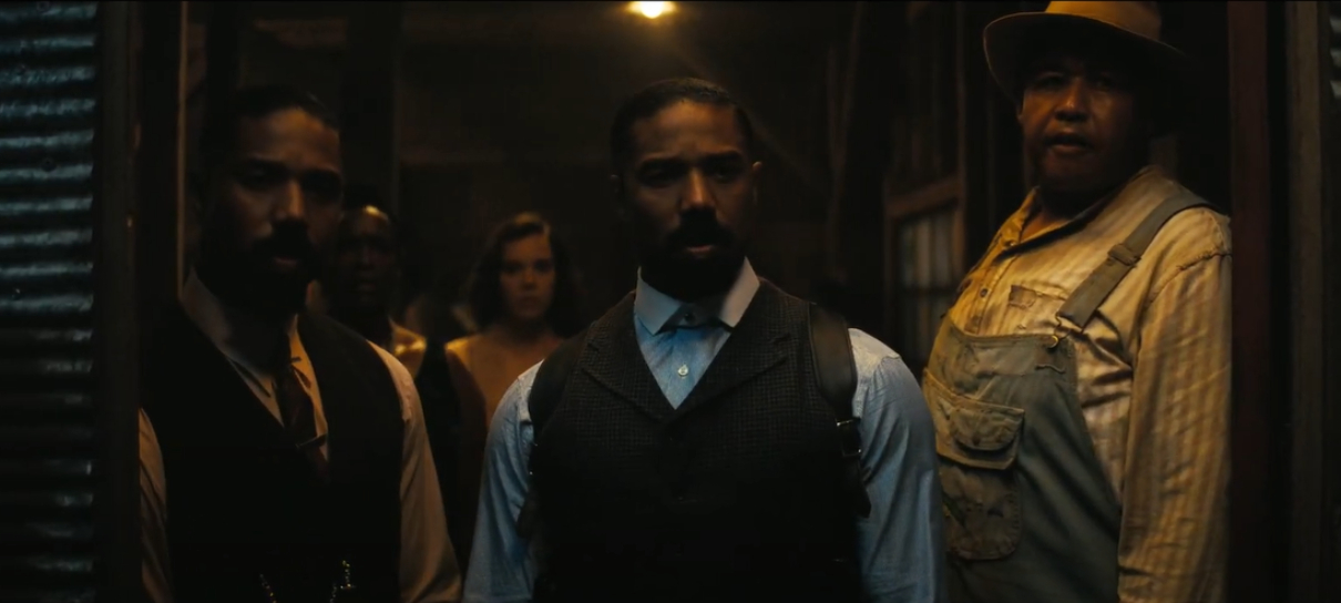 Pecadores ganha cena tensa com Michael B. Jordan em dobro