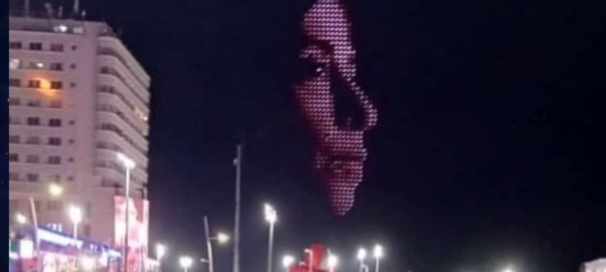 Show de drones incrível homenageia Fernanda Torres no Carnaval baiano