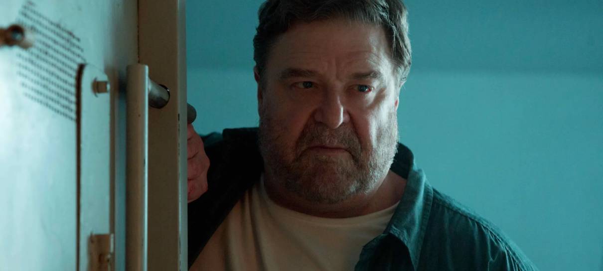 Ator John Goodman se machuca em gravação de filme com Tom Cruise