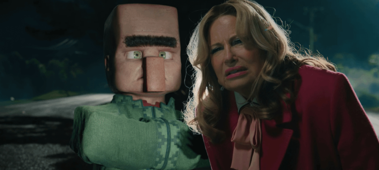Jennifer Coolidge diz que ficou "excitada" com aldeão de Minecraft