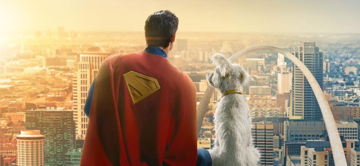 Superman e Krypto contemplam cidade natal de James Gunn em novo cartaz