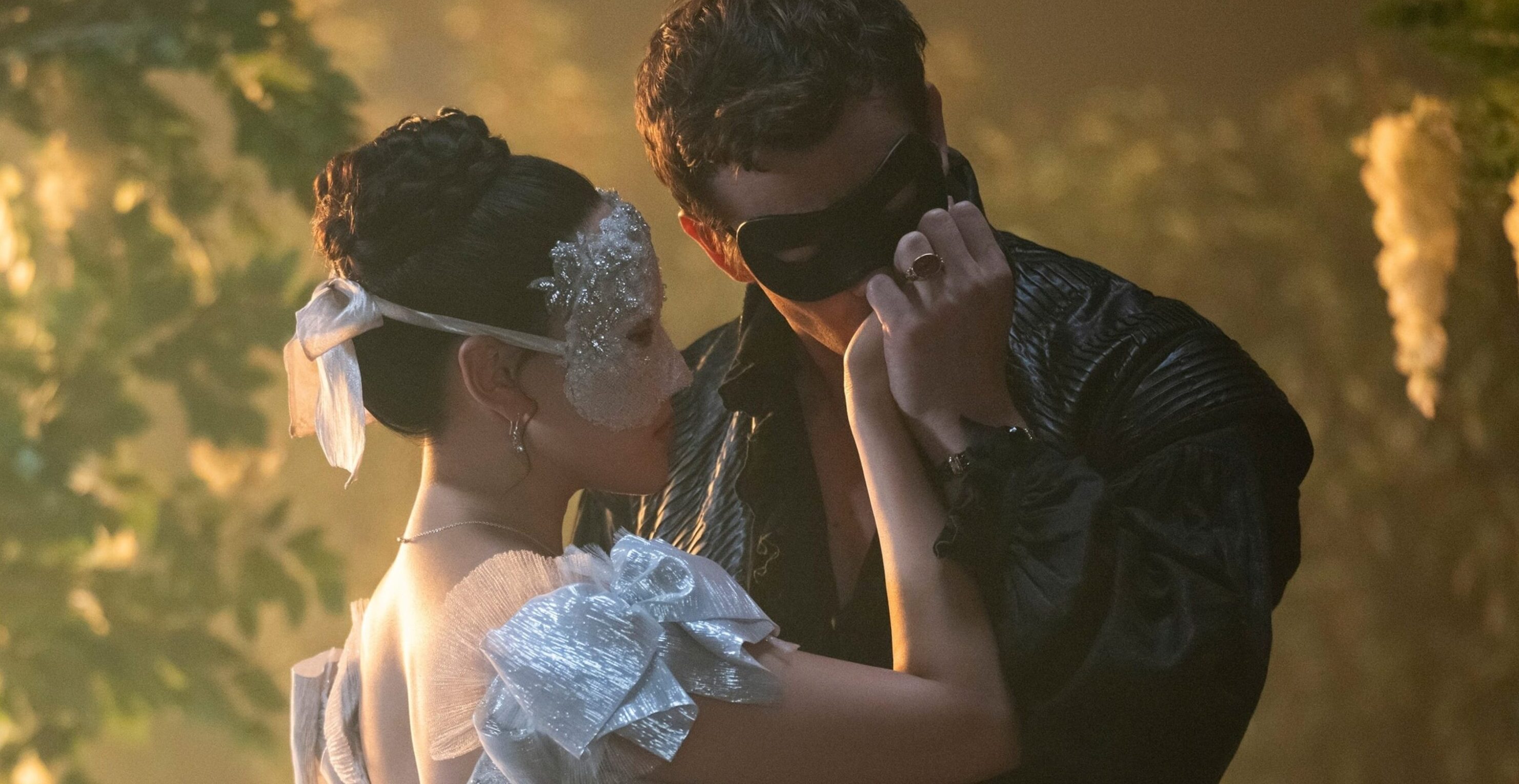 Bridgerton ganha vídeo inédito da Temporada 4 mostrando o aguardado baile de máscaras