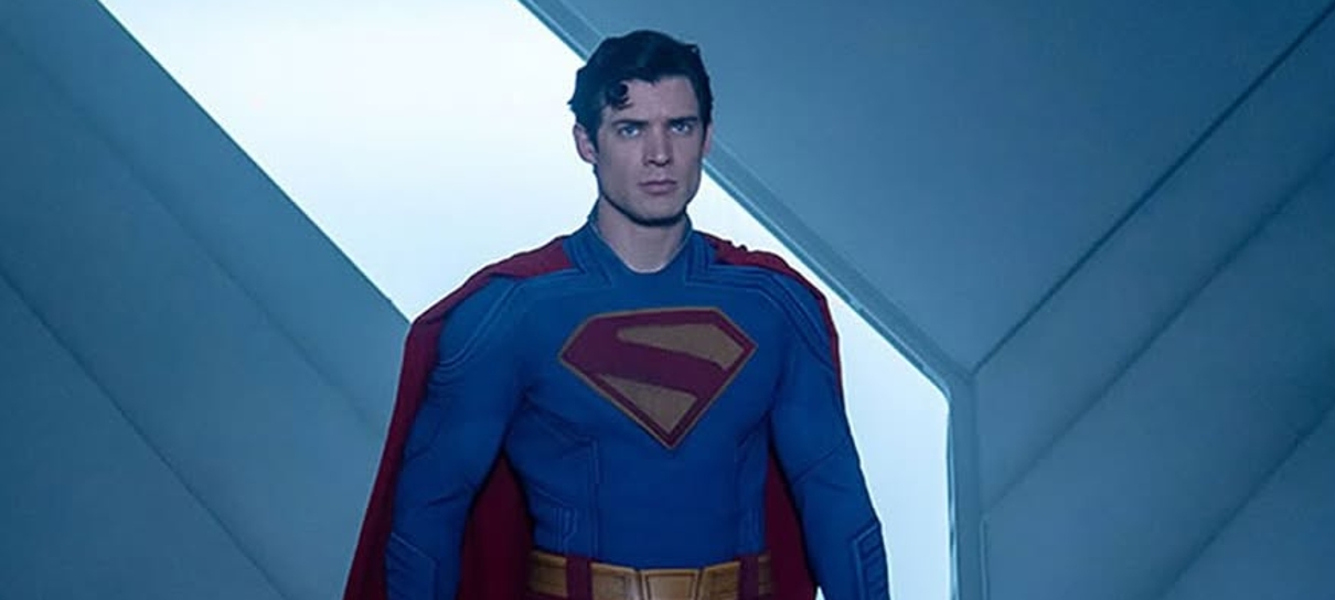 Superman exibe aura em nova foto do filme de James Gunn