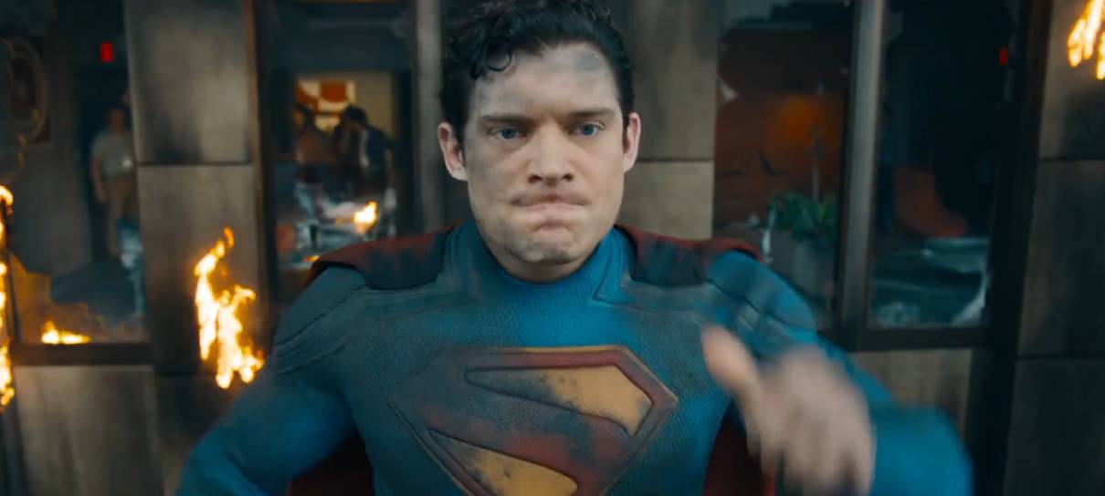 Superman voa para a ação em teaser do novo trailer