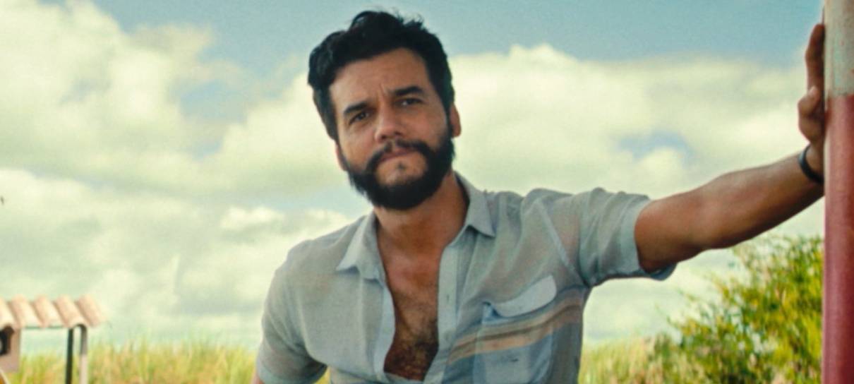 Wagner Moura volta aos anos 1970 em fotos de O Agente Secreto