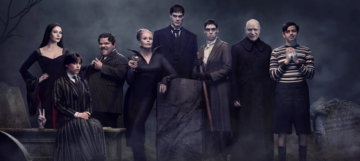 Família Addams se reúne em foto da 2ª temporada de Wandinha