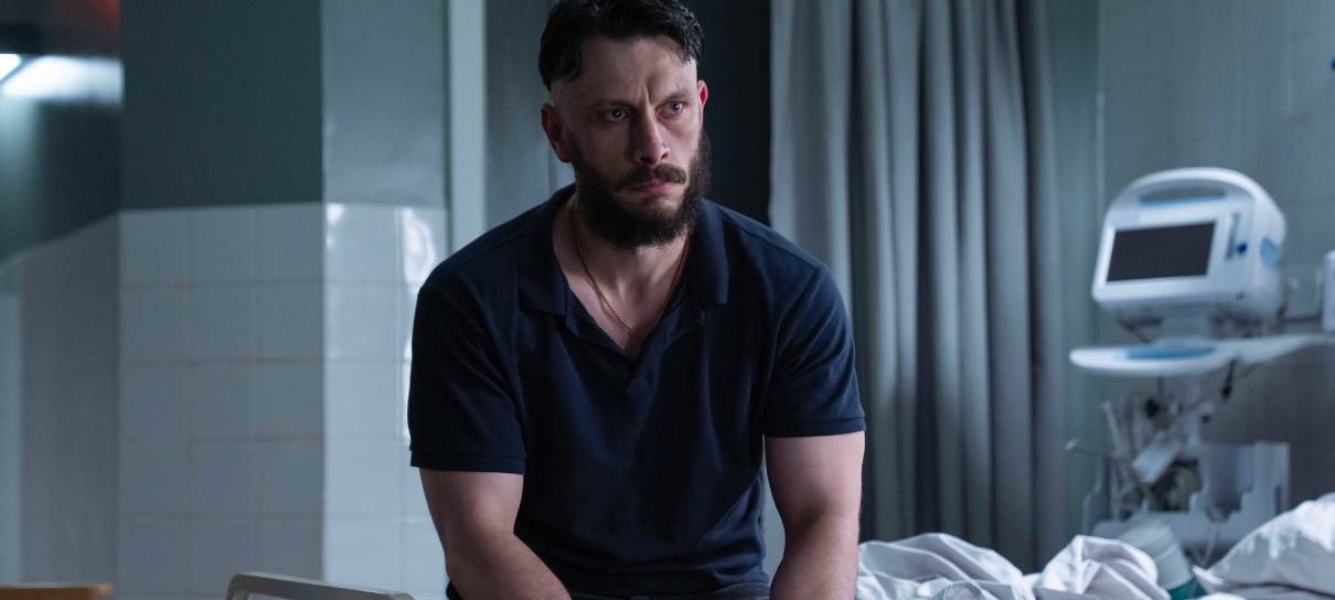 Nova série do criador de Bebê Rena ganha primeiras imagens pela HBO