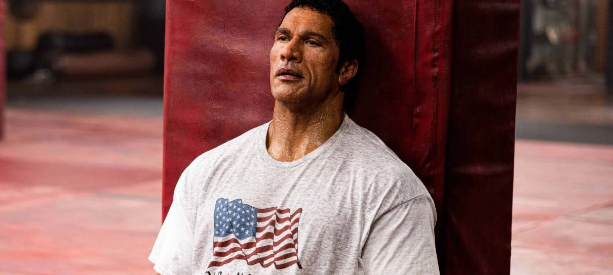 The Rock cai no choro com 15 minutos de aplausos a novo filme