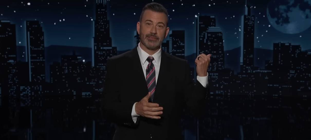 Jimmy Kimmel se emociona e denuncia censura em retorno à TV