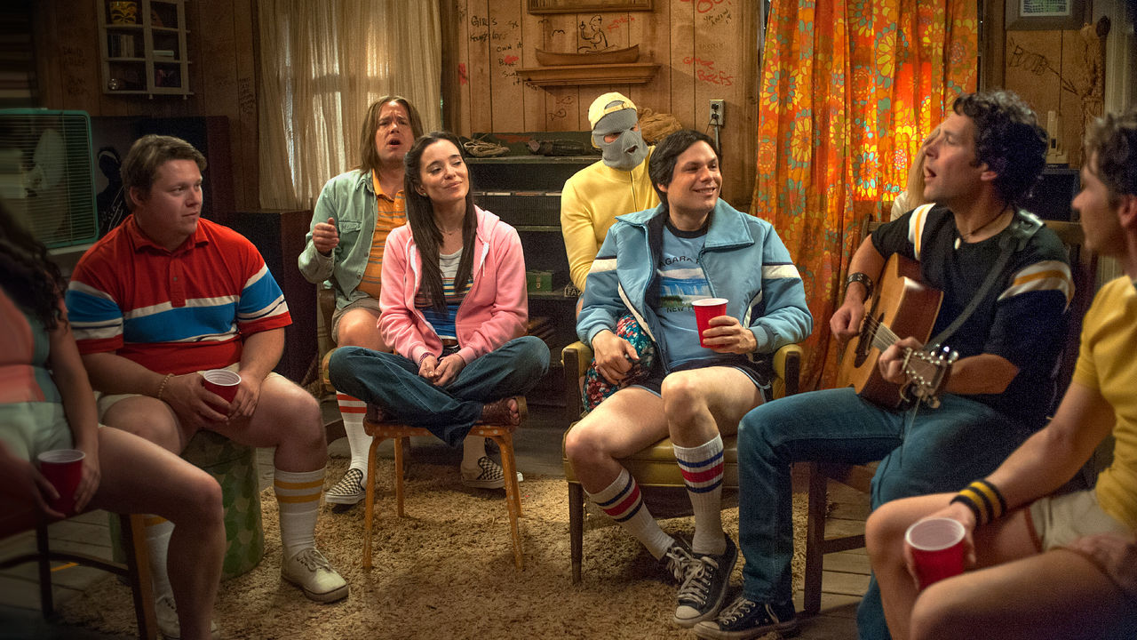 Entenda o estilo de vida do Acampamento Firewood em Wet Hot American Summer