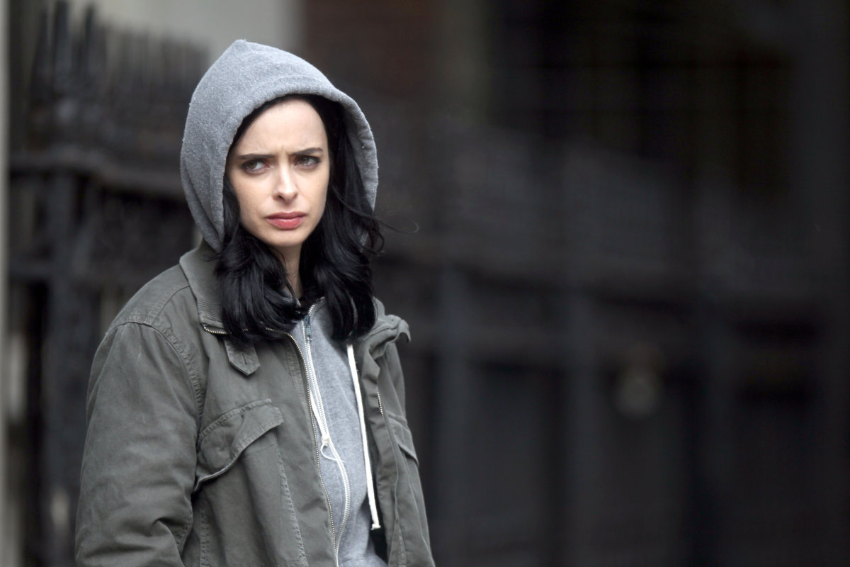 Trish provoca alguém que não deveria em trecho de Jessica Jones