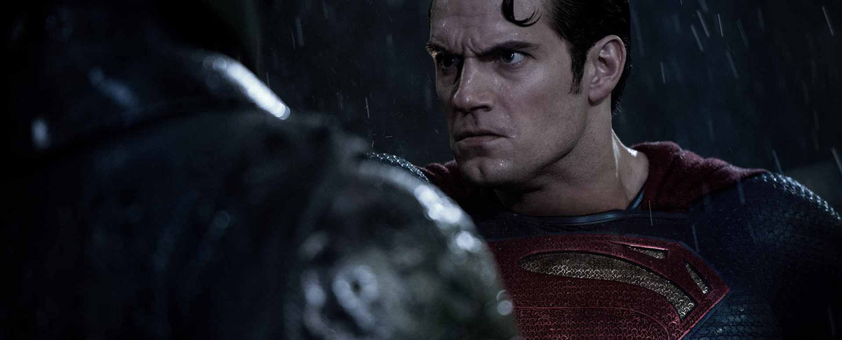 Homem de Aço parece furioso em novas fotos de Batman vs Superman: A Origem da Justiça