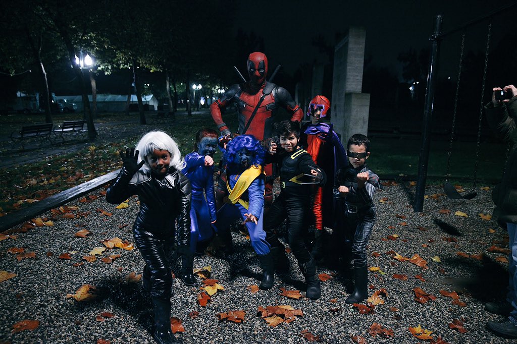 Deadpool passou o Halloween tentando treinar uma equipe diferente