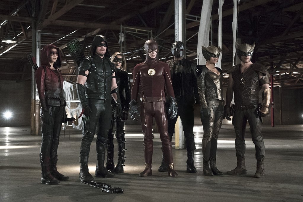 Marc Guggenheim divulga imagem do crossover de Flash, Arrow e Legends of Tomorrow