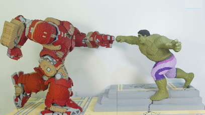 Hulk vs Hulk Buster em LEGO na Comic-Con 2015