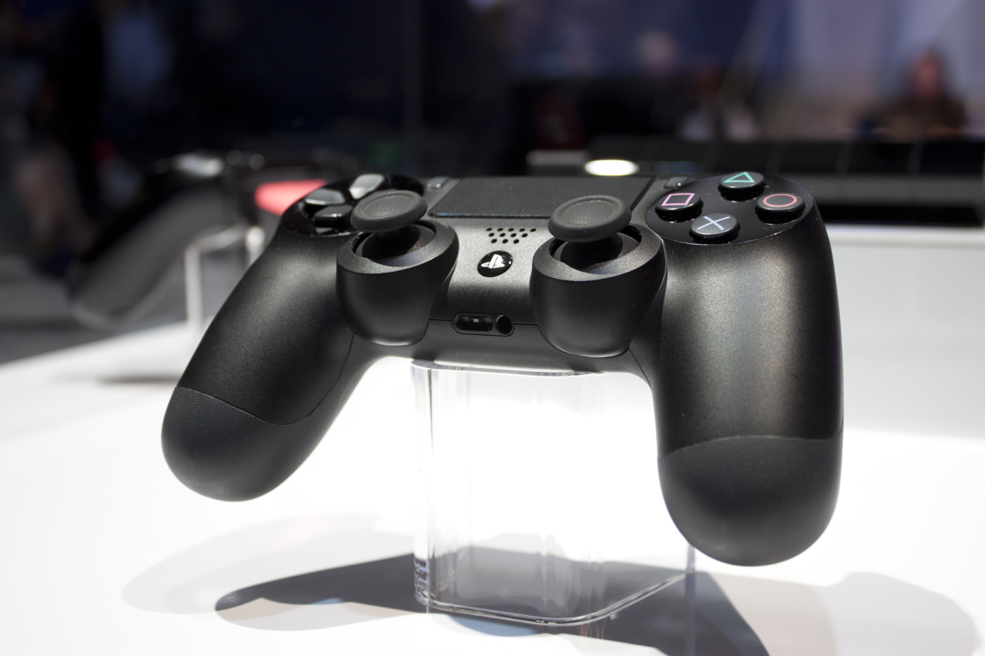 Atualização 3.0 do PS4 vai permitir transmitir no YouTube e adicionará comunidades
