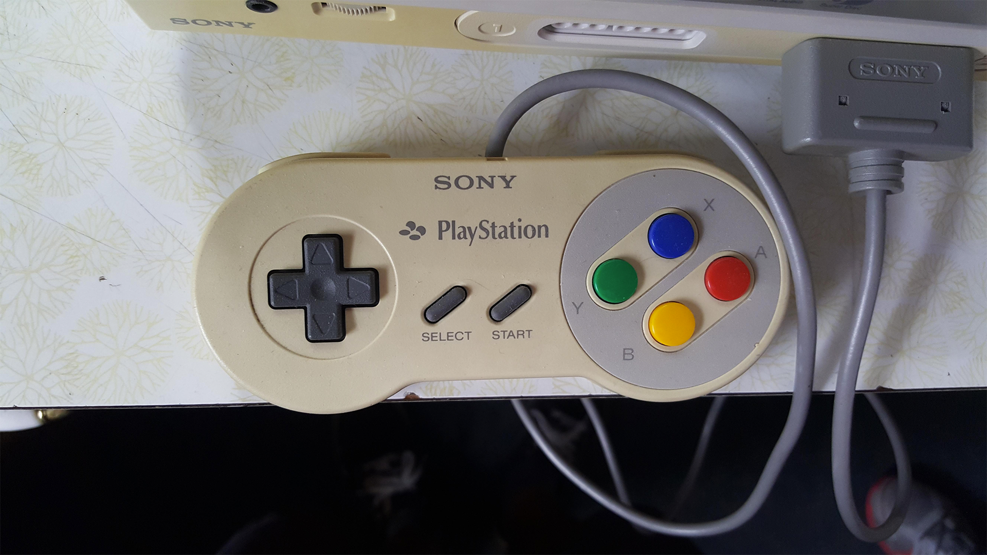 [Atualização 3] Supostas fotos e vídeo do lendário SNES PlayStation surgem online