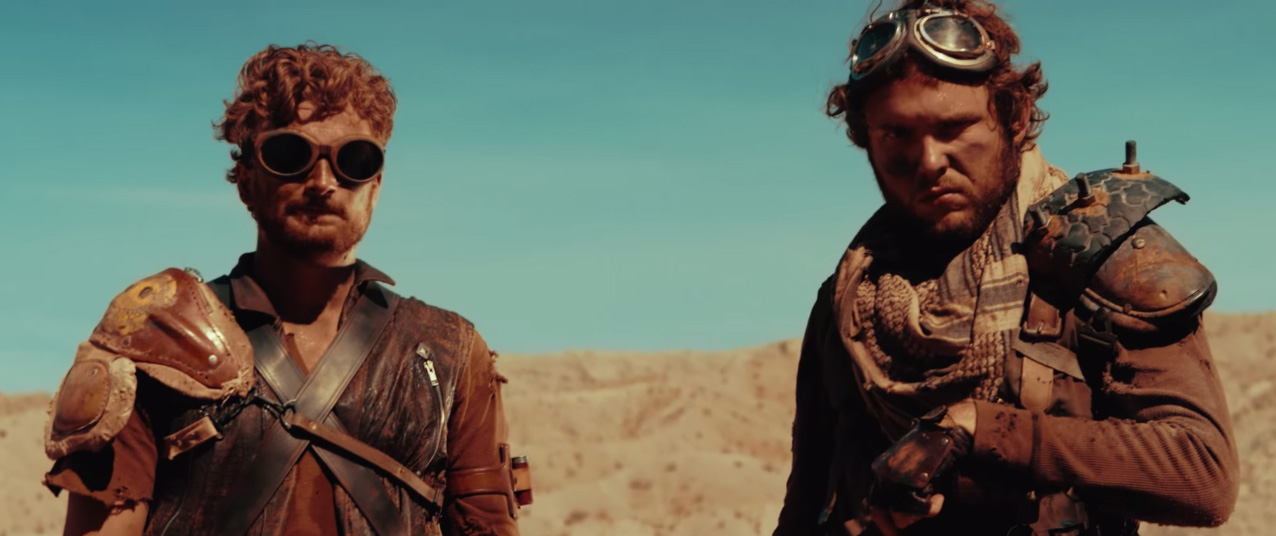 Curta de Mad Max tem muitos litros de sangue e um pouco de gasolina