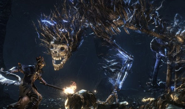 Gameplay de um dos chefões de "Bloodborne"